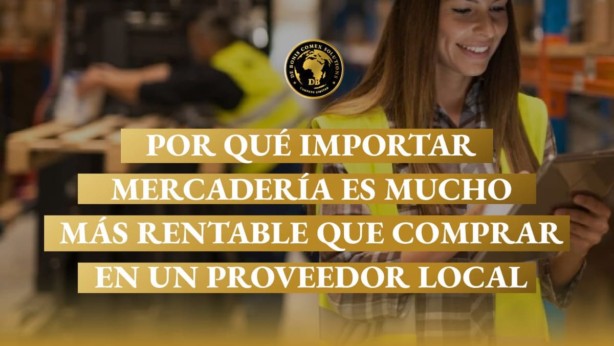 Mujer con chaleco de seguridad revisa una tablet en un depósito logístico, representando el proceso de importar mercadería para optimizar costos empresariales.